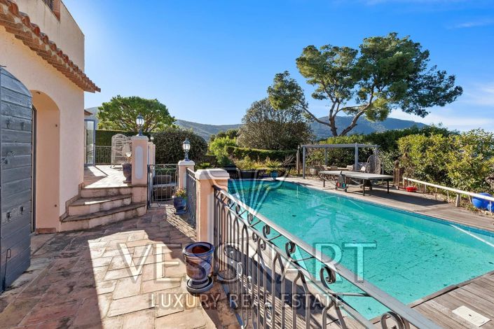 Image No.2-4 Bed House for sale