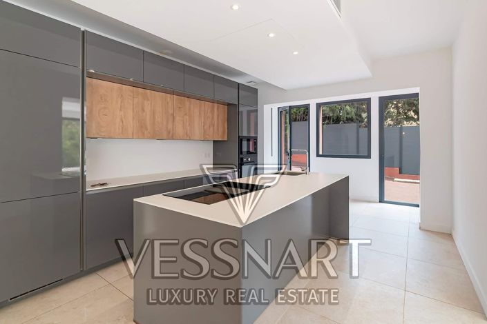 Image No.10-6 Bed House for sale