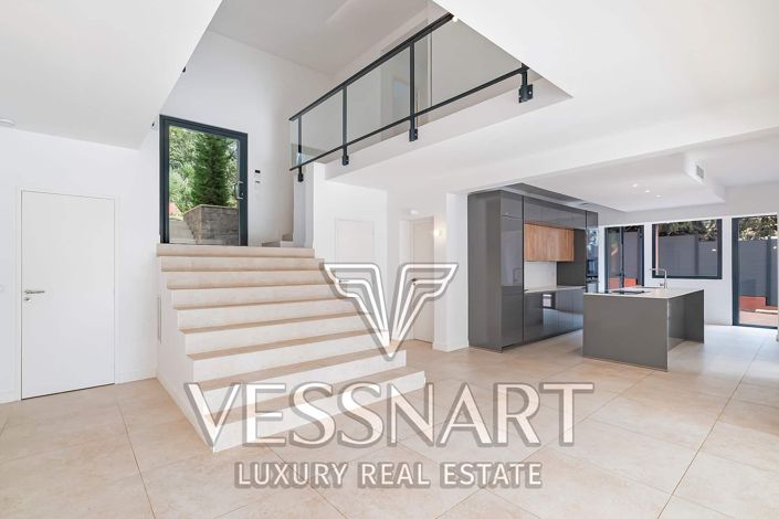 Image No.11-6 Bed House for sale