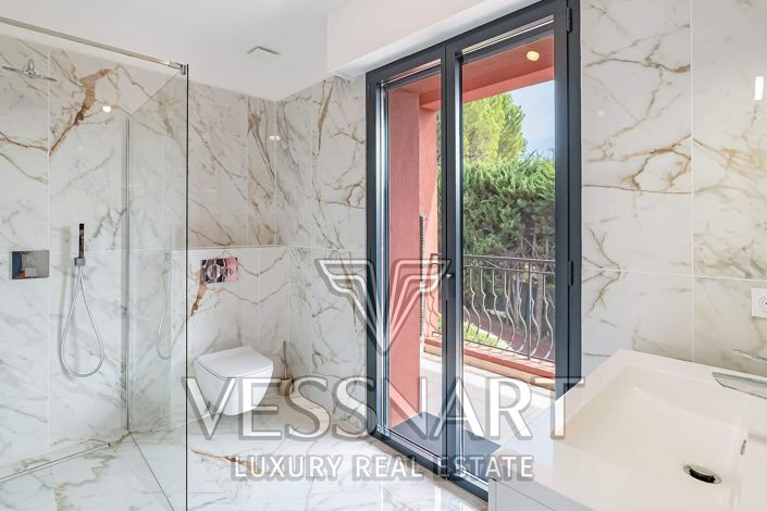 Image No.16-6 Bed House for sale