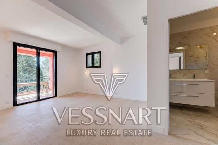 Image No.17-6 Bed House for sale