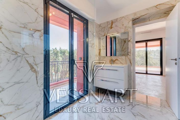 Image No.20-6 Bed House for sale