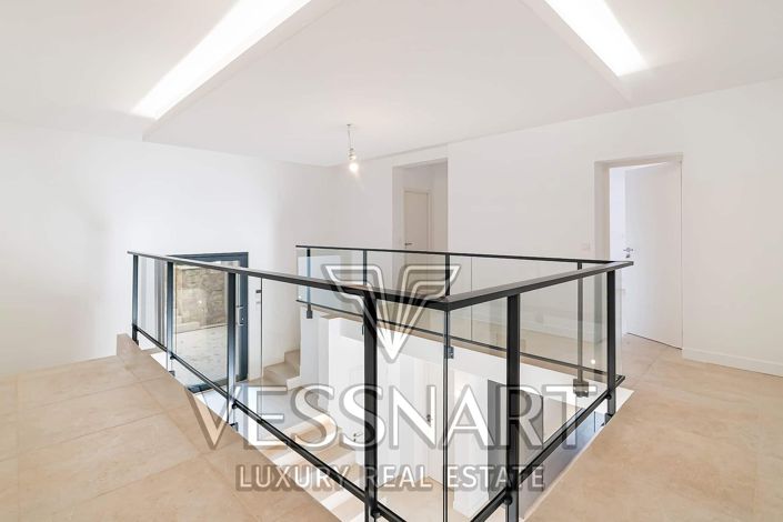Image No.22-6 Bed House for sale