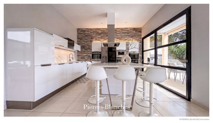 Image No.4-4 Bed House for sale