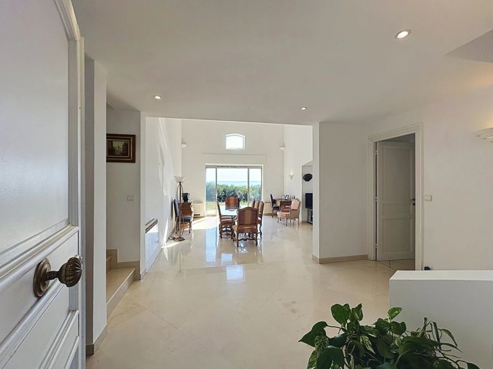 Image No.10-4 Bed House for sale