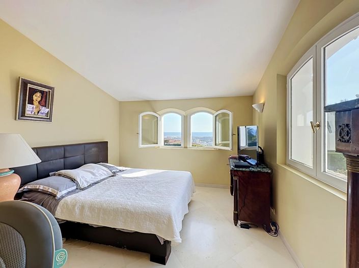 Image No.12-4 Bed House for sale