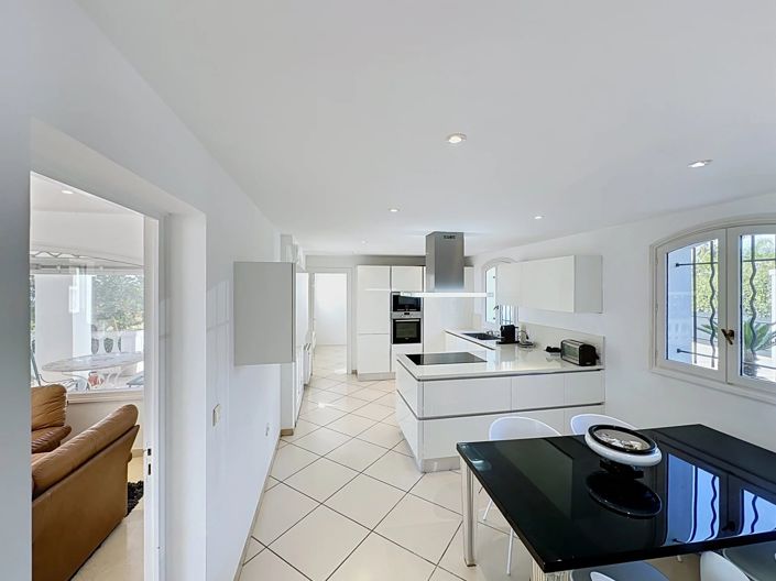 Image No.16-4 Bed House for sale