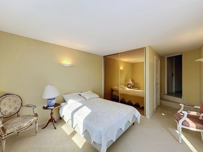 Image No.18-4 Bed House for sale