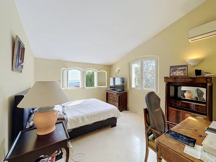 Image No.22-4 Bed House for sale