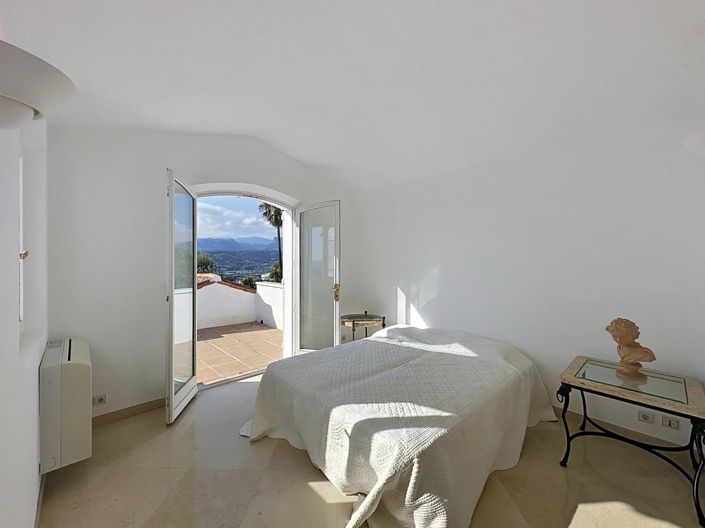 Image No.24-4 Bed House for sale