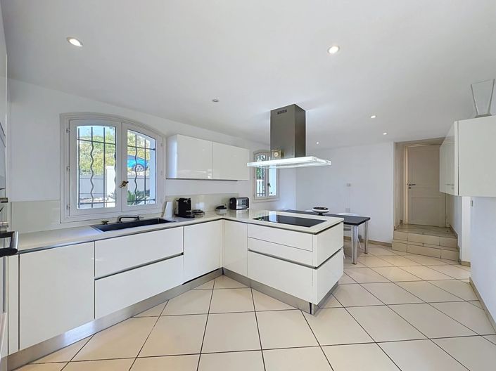 Image No.5-4 Bed House for sale