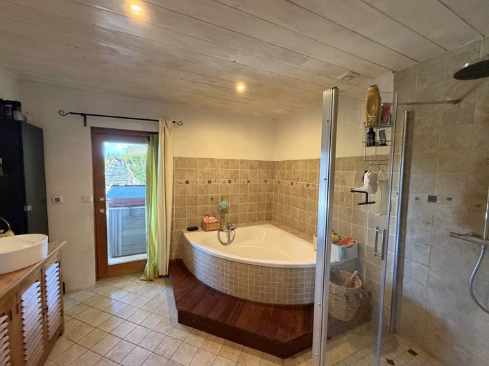 Image No.10-5 Bed House for sale