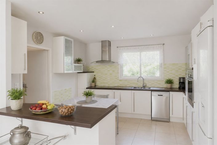 Image No.6-4 Bed House for sale