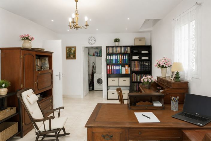 Image No.8-4 Bed House for sale