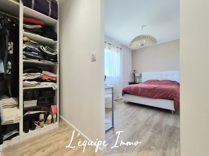 Image No.10-3 Bed House for sale