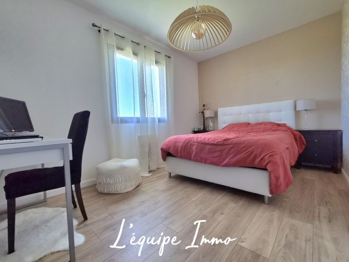 Image No.9-3 Bed House for sale
