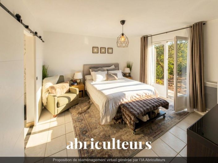Image No.8-8 Bed House for sale
