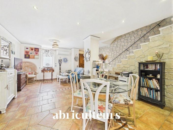 Image No.5-3 Bed House for sale