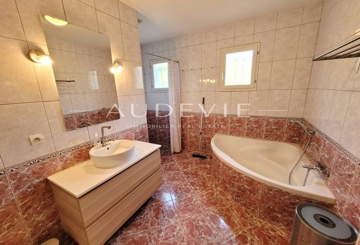 Image No.18-3 Bed House for sale