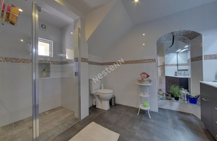 Image No.11-5 Bed House for sale