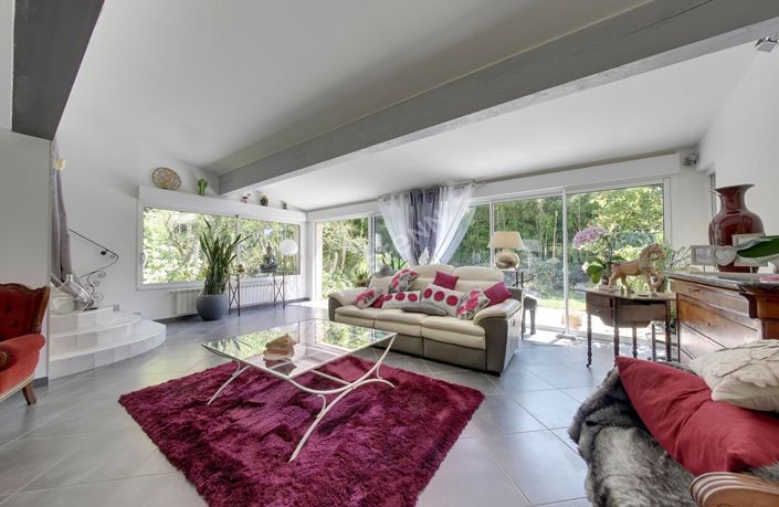 Image No.5-5 Bed House for sale