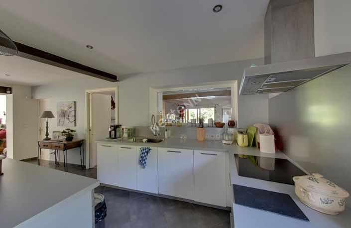 Image No.6-5 Bed House for sale