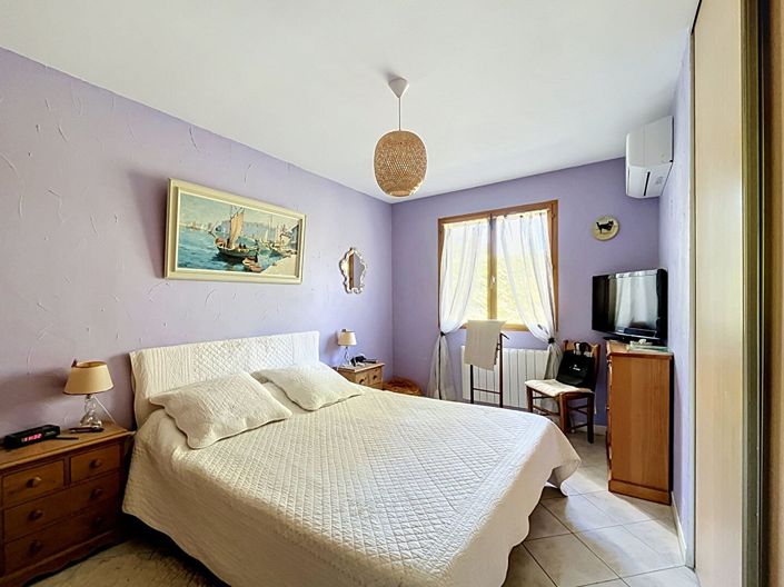 Image No.10-6 Bed House for sale
