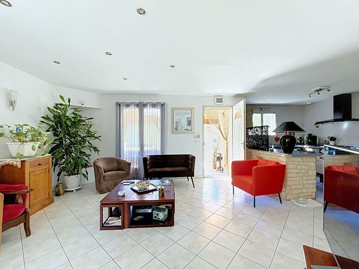 Image No.5-6 Bed House for sale