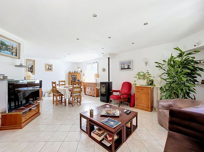 Image No.6-6 Bed House for sale