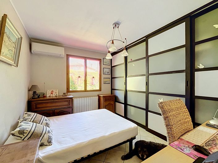 Image No.8-6 Bed House for sale
