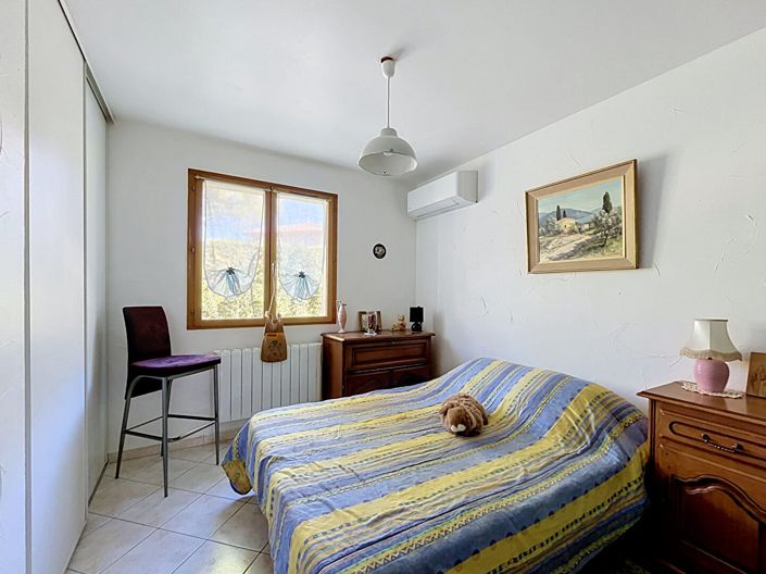 Image No.9-6 Bed House for sale