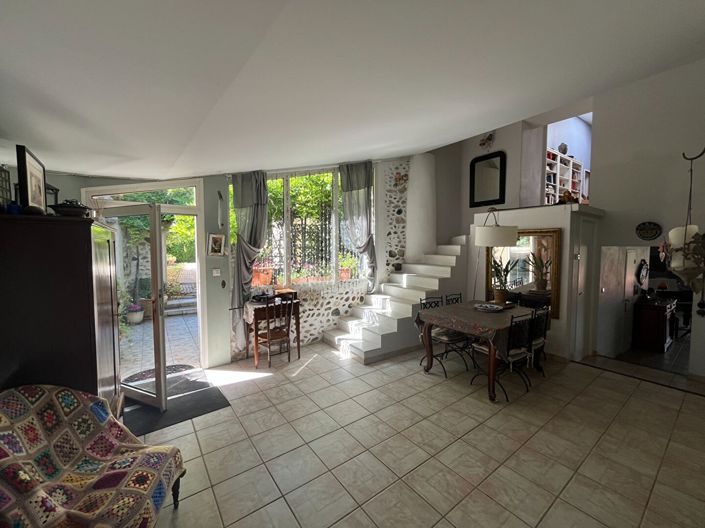 Image No.10-7 Bed House for sale