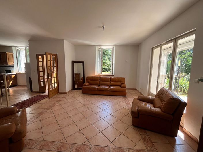 Image No.20-7 Bed House for sale
