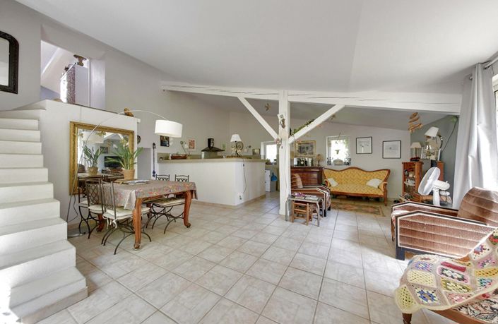 Image No.9-7 Bed House for sale