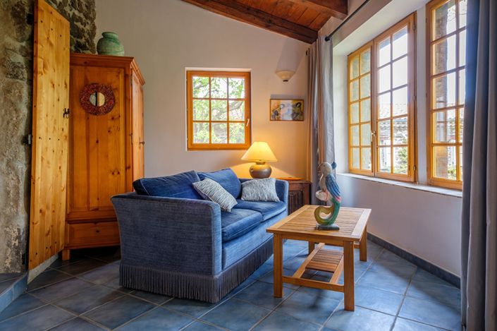Image No.19-5 Bed House for sale