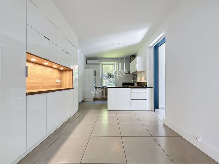 Image No.7-6 Bed House for sale
