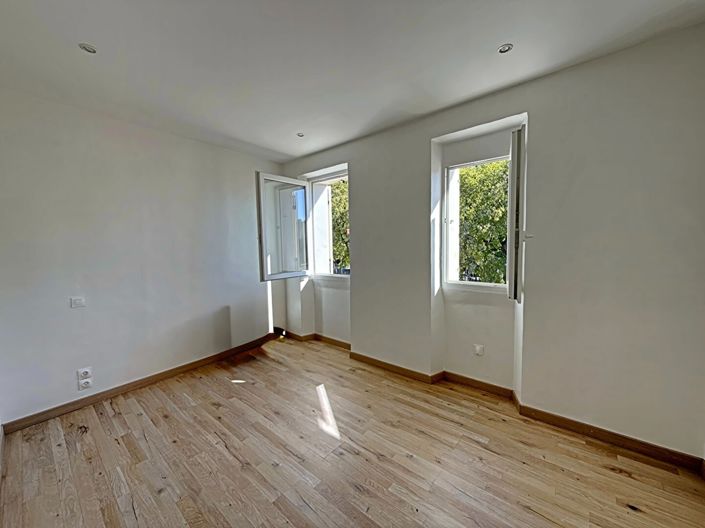 Image No.5-2 Bed House for sale