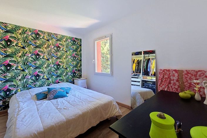 Image No.6-4 Bed House for sale