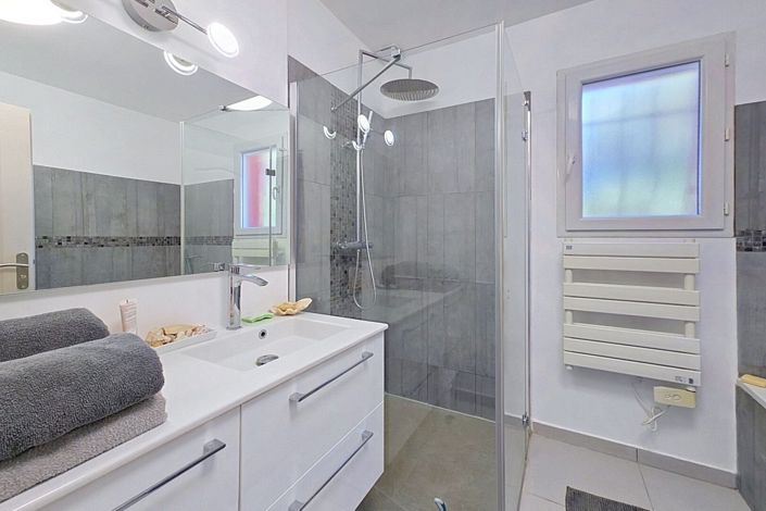 Image No.7-4 Bed House for sale