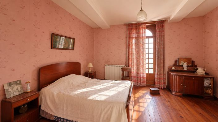 Image No.8-4 Bed House for sale
