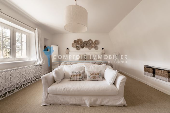 Image No.8-4 Bed House for sale