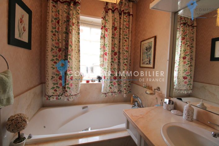 Image No.6-5 Bed House for sale