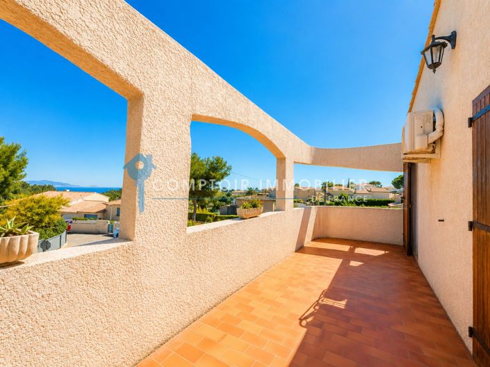 Image No.2-4 Bed House for sale