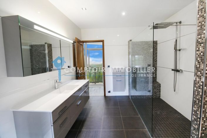 Image No.11-5 Bed House for sale