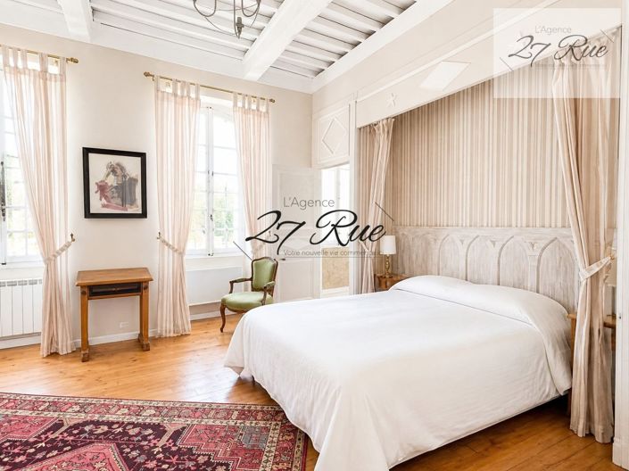 Image No.12-7 Bed Property for sale