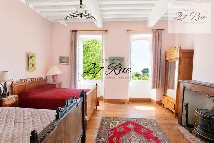 Image No.18-7 Bed Property for sale