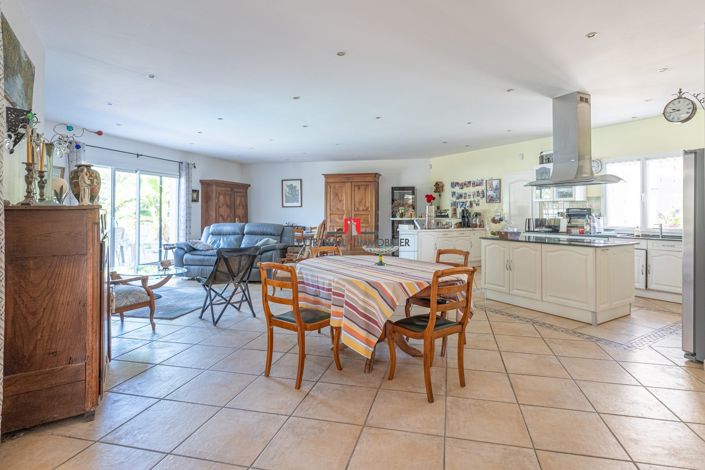 Image No.7-3 Bed House for sale