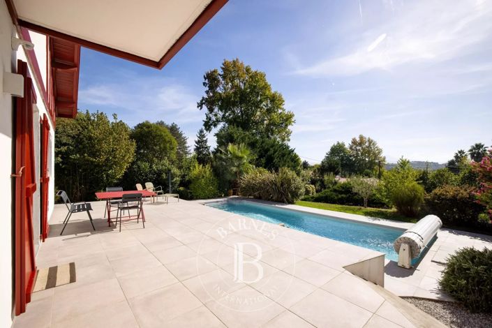 Image No.2-5 Bed House for sale