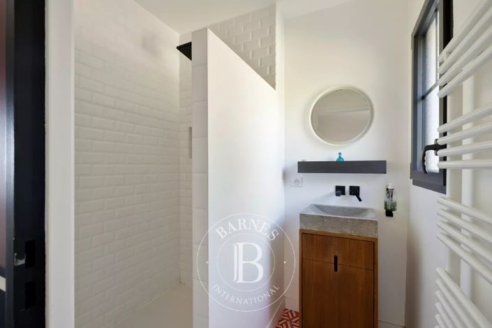 Image No.21-5 Bed House for sale