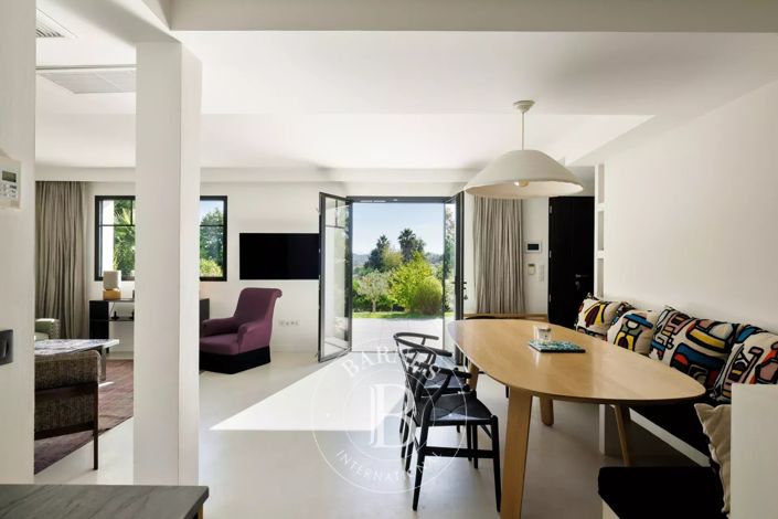 Image No.22-5 Bed House for sale